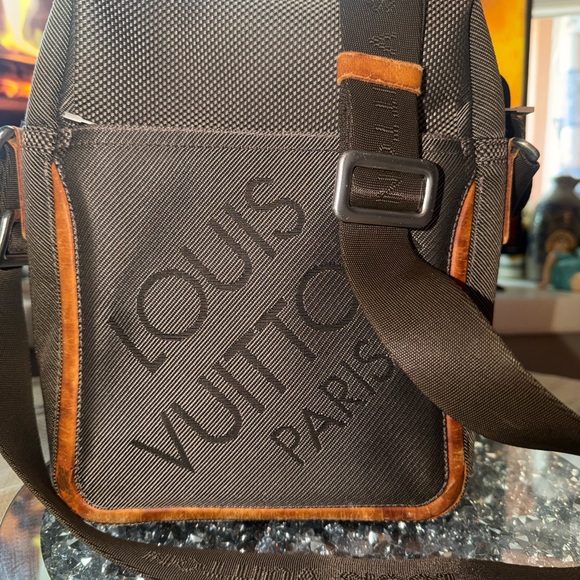Louis Vuitton Damien Giaant Citadin Brown Canvas Messenger Bag with Tan Trim - Picture 4 of 16
